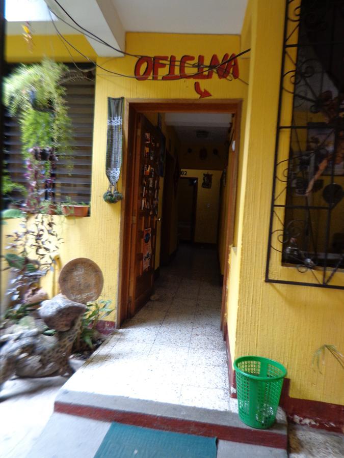 Hotel Encuentro Del Viajero Panajachel Exterior photo