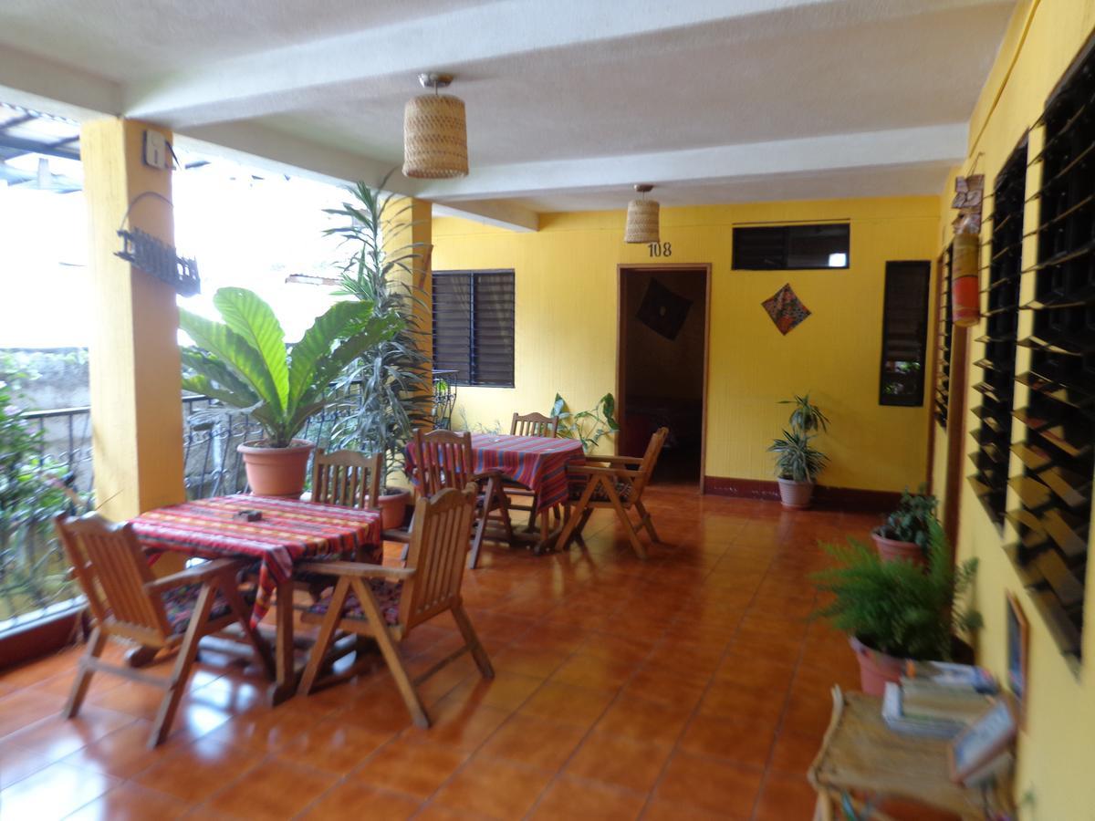 Hotel Encuentro Del Viajero Panajachel Exterior photo