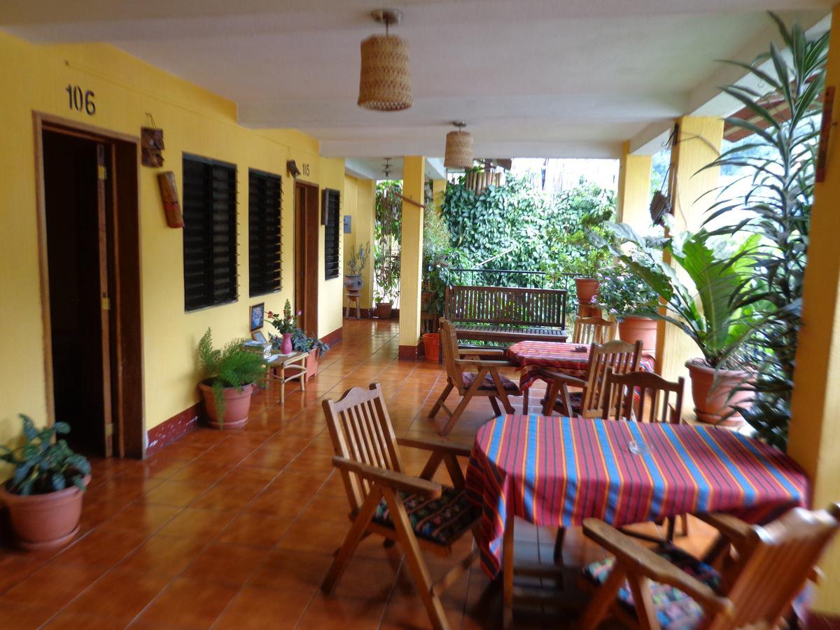 Hotel Encuentro Del Viajero Panajachel Exterior photo
