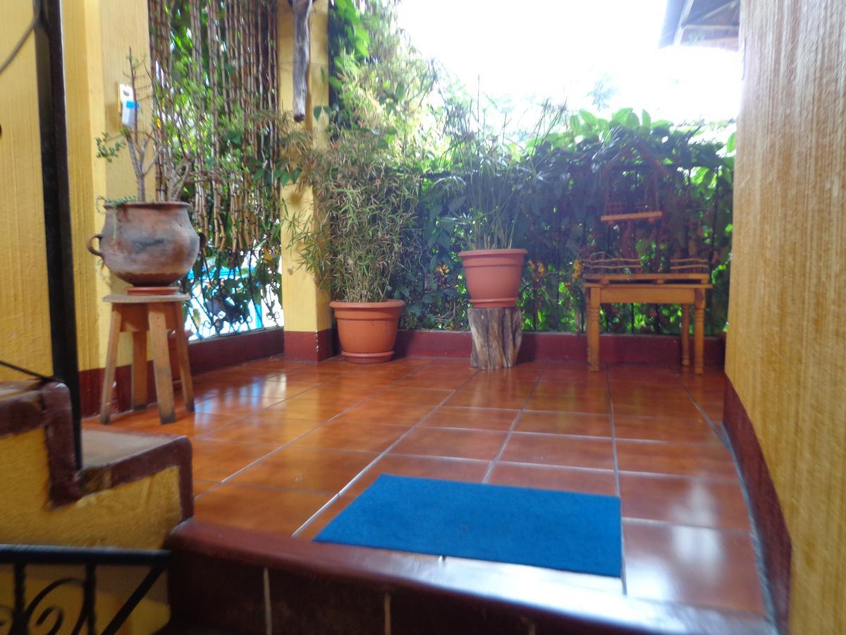 Hotel Encuentro Del Viajero Panajachel Exterior photo
