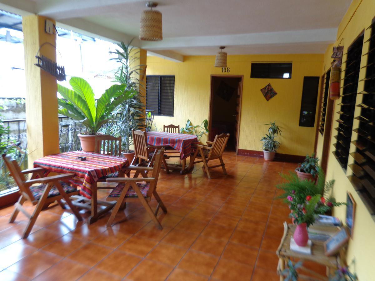 Hotel Encuentro Del Viajero Panajachel Exterior photo
